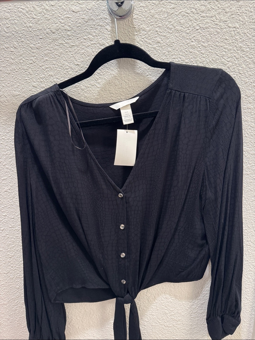 H&M Women's Black Button-Front Tie Hem Cropped Blouse